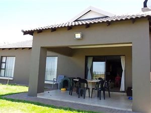 3 Bed House in Heuningklip
