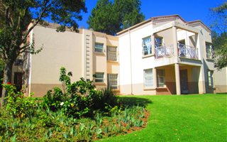 2 Bedroom Townhouse in Rembrandt Park