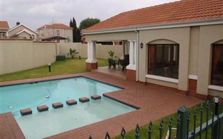 2 Bedroom Apartment in Sunninghill