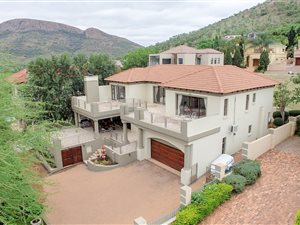 4 Bed House in Kosmos Ridge