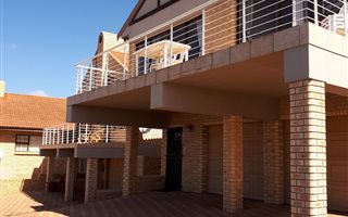 4 Bedroom House in Menkenkop