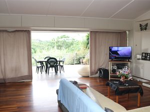 8 Bed House in Vincent
