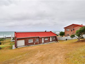 3 Bed House in Struisbaai
