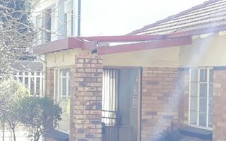 3 Bedroom House in Robertsham
