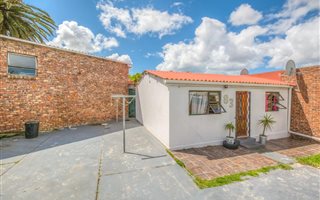2 Bedroom House in Malabar