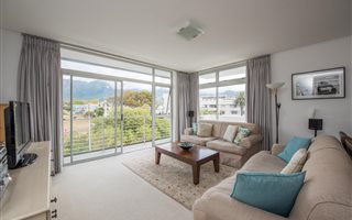 2 Bedroom Apartment in Claremont