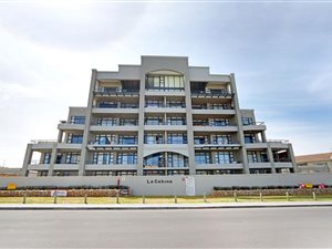 2 Bed Apartment in Bloubergstrand