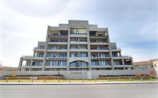 2 Bedroom Apartment in Bloubergstrand