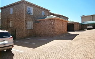 3 Bedroom Townhouse in Radiokop