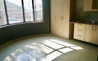 Bachelor apartment in Kenilworth