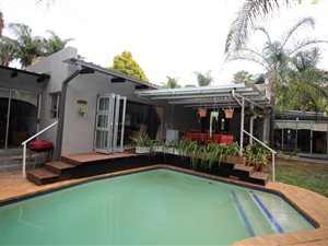 4 Bed House in Silver Lakes Golf Estate