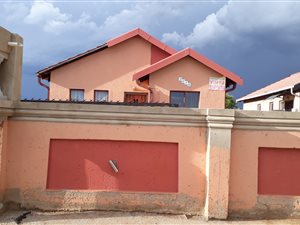 2 Bed House in Lakeside