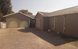 4 Bedroom House in Sunward Park