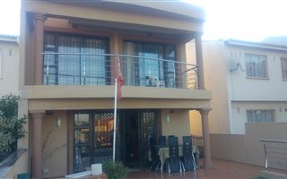 3 Bedroom Duplex in Grove End