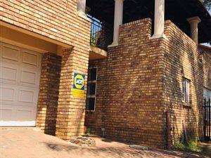 4 Bed House in Highveld