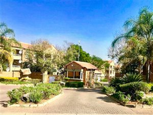 2 Bed Apartment in Die Hoewes