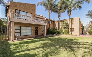 5 Bedroom House in Bartlett