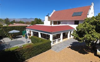 5 Bedroom House in Briza