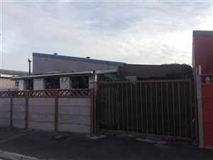 2 Bed House in Elsies River