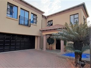 5 Bed House in Highveld