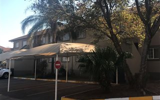 3 Bedroom Townhouse in Die Hoewes