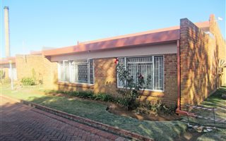 4 Bedroom Townhouse in Universitas