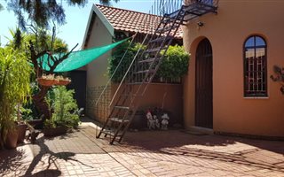 5 Bedroom House in Monument Heights