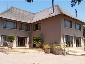 4 Bed House in Bersheba River Lodge