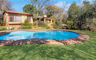 4 Bedroom House in Victory Park