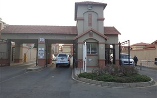 2 Bedroom Townhouse in Aeroton