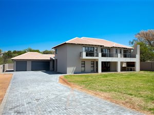 5 Bedroom House in Waterkloof Heights