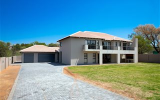 5 Bedroom House in Waterkloof Heights