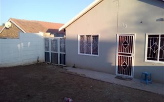 2 Bedroom House in Lotus Gardens
