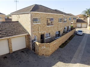 4 Bed Townhouse in Wilgeheuwel