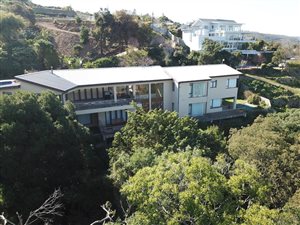 4 Bed House in Paradise