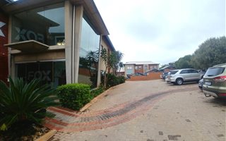 950 m² Office Space in Irene