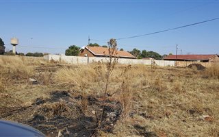 991 m² Land available in Eloff