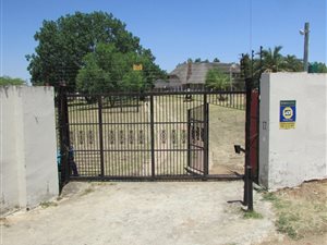 10 Bed House in President Park