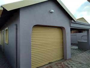 3 Bed House in Etwatwa