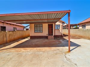 3 Bed House in Lotus Gardens