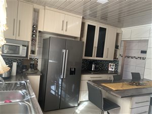 3 Bed House in Lakeside