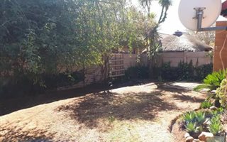 2 Bedroom Apartment in Rooihuiskraal North