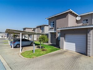 3 Bed Townhouse in Eagle Canyon Golf Estate