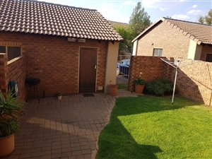 2 Bed Apartment in Mooikloof Estate