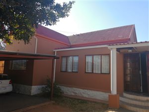3 Bed House in Roodepoort Central