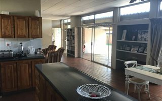 4 Bedroom House in Meerensee