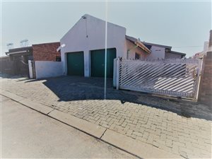 3 Bed House in Etwatwa