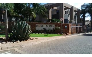 555 m² Land available in De Aar
