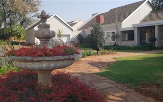 2 Bedroom Simplex in Willow Park Manor
