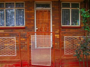 2 Bed Apartment in Vanderbijlpark Central